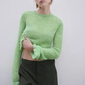 RUFFLED CUFF CROP KNIT SWEATER
